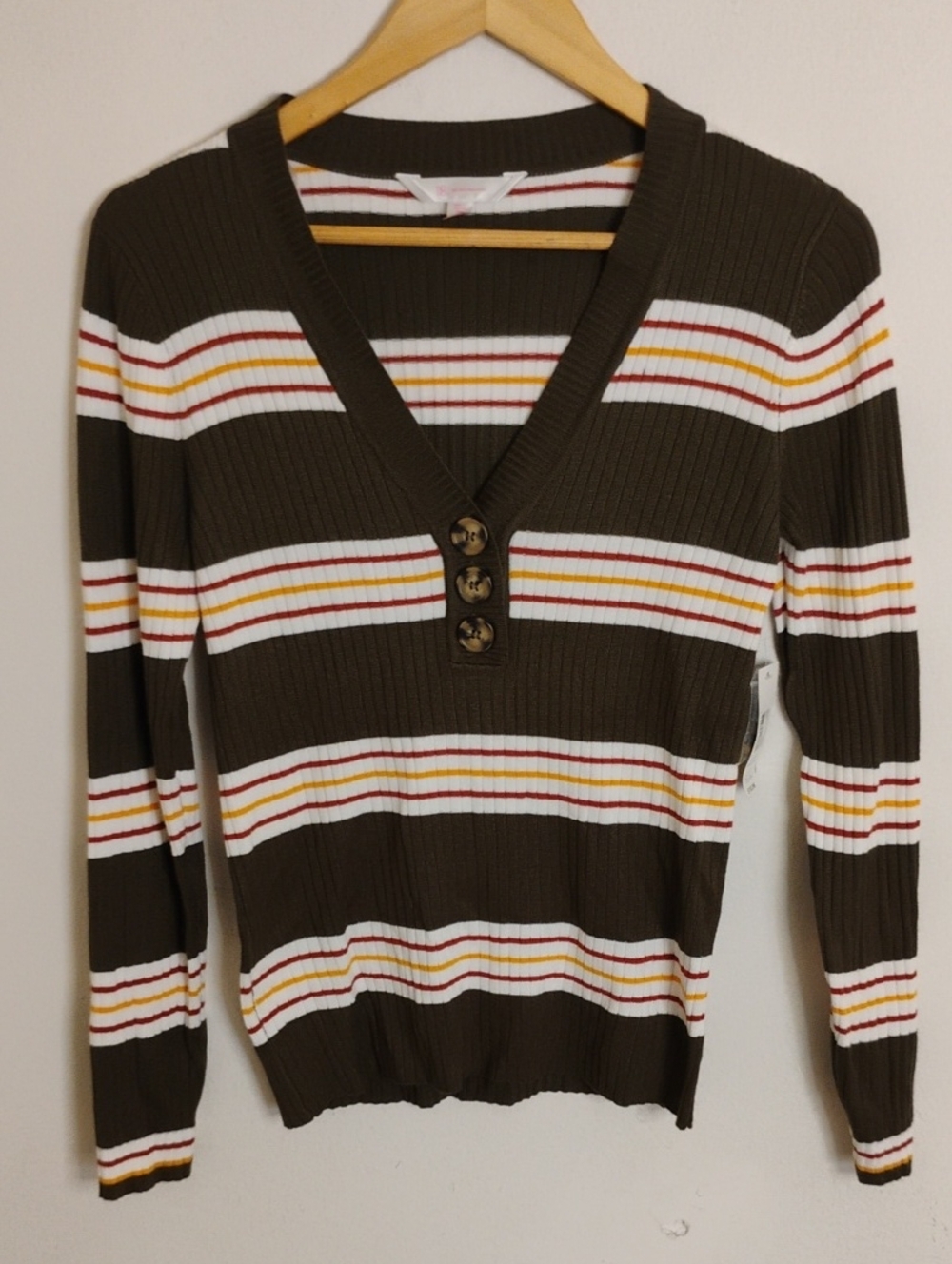 No Boundaries Olive Ribbed V-Neck Sweater White Yellow Red Stripe NWT Large
